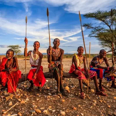 la comunità locale Maasai Samburu durante un incontro sociale