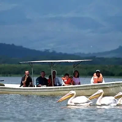 safari in barca con la famiglia sul lago Nakuru